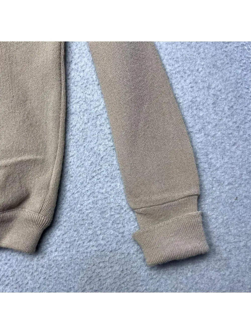 VTG Izod Lacoste Tan V-Neck Sweater M Camel Alligator Logo Old Money Preppy 90s